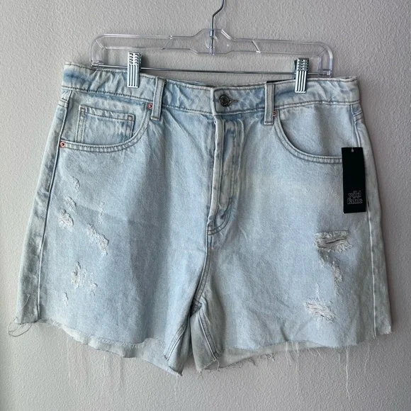 Wild Fable Light Wash Distressed Jean Shorts Size 12 - Picture 1 of 3